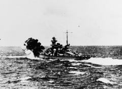 Scharnhorst firing at HMS Glorious.jpg