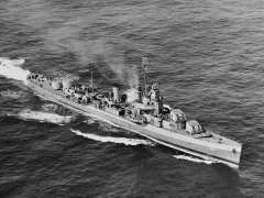 1439px-USS Moffett (DD-362) underway on 26 March 1944 (80-G-233588).jpg