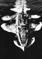 USS Gearing (DD-710) underway in 1964.jpg